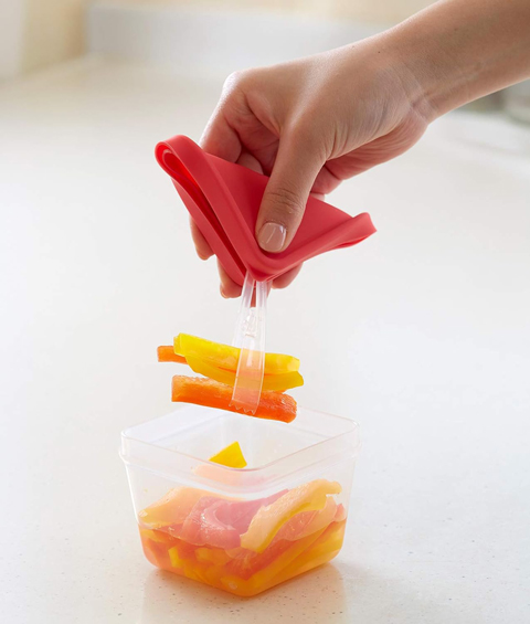 ふたがトングになる保存容器｜アイデア満点のおもしろ便利グッズ