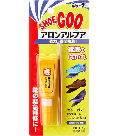 スニーカーのソールが剥がれた場合は靴用接着剤で補修できる