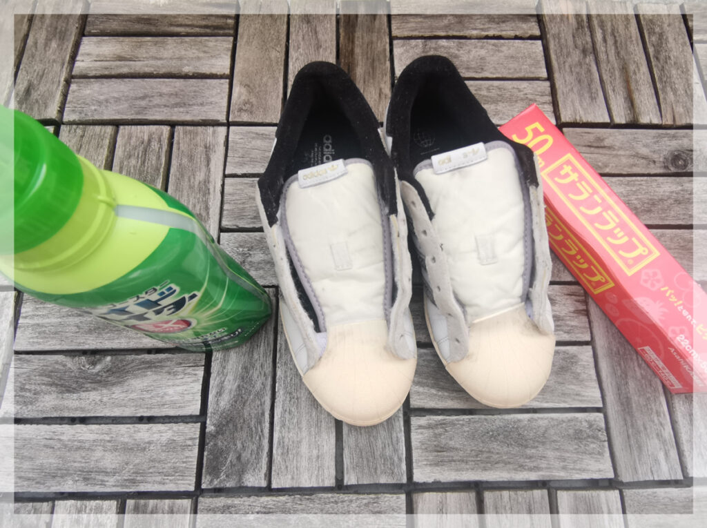 ラップで包む部分にワイドハイター液を塗る