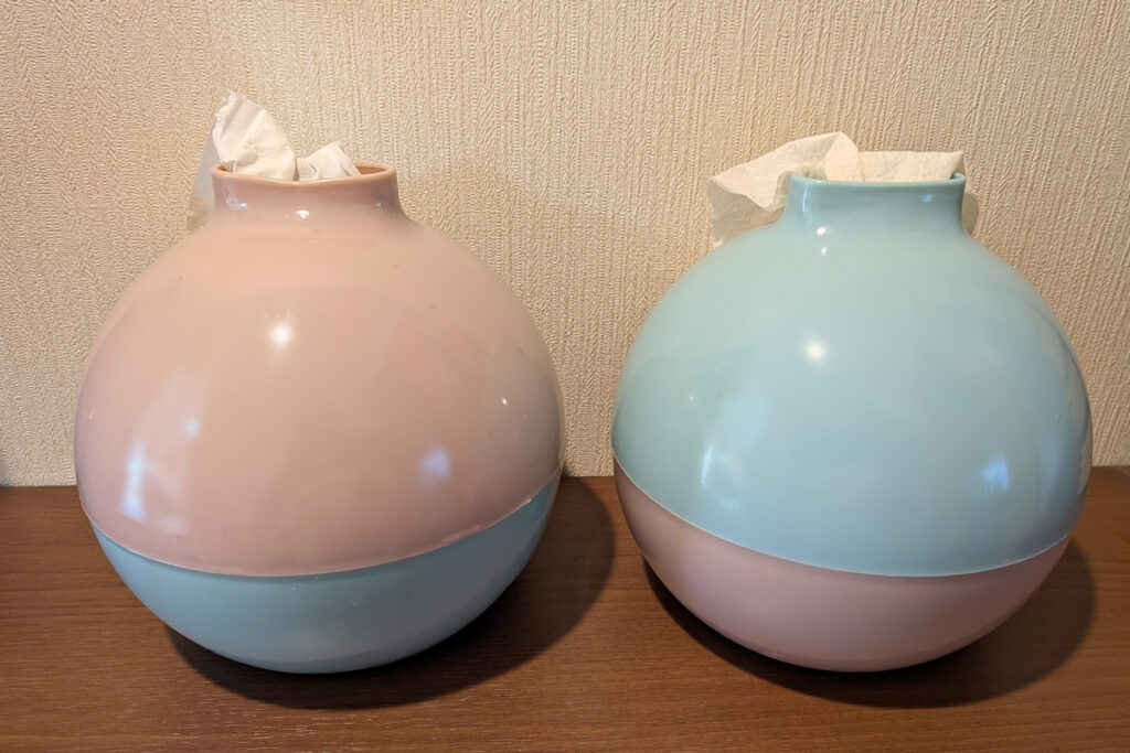 おしゃれなケースでティッシュとトイレットペーパーを共用する