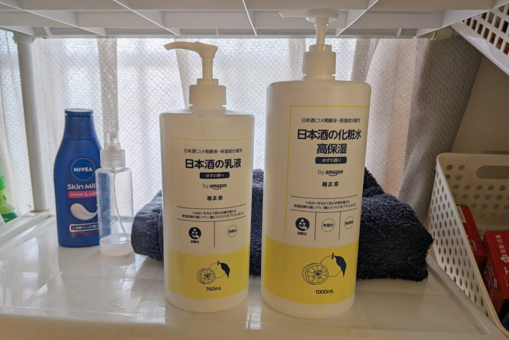 以前使っていたニベアとハトムギ化粧水の霧吹き、現在使っている菊正宗の化粧水と乳液